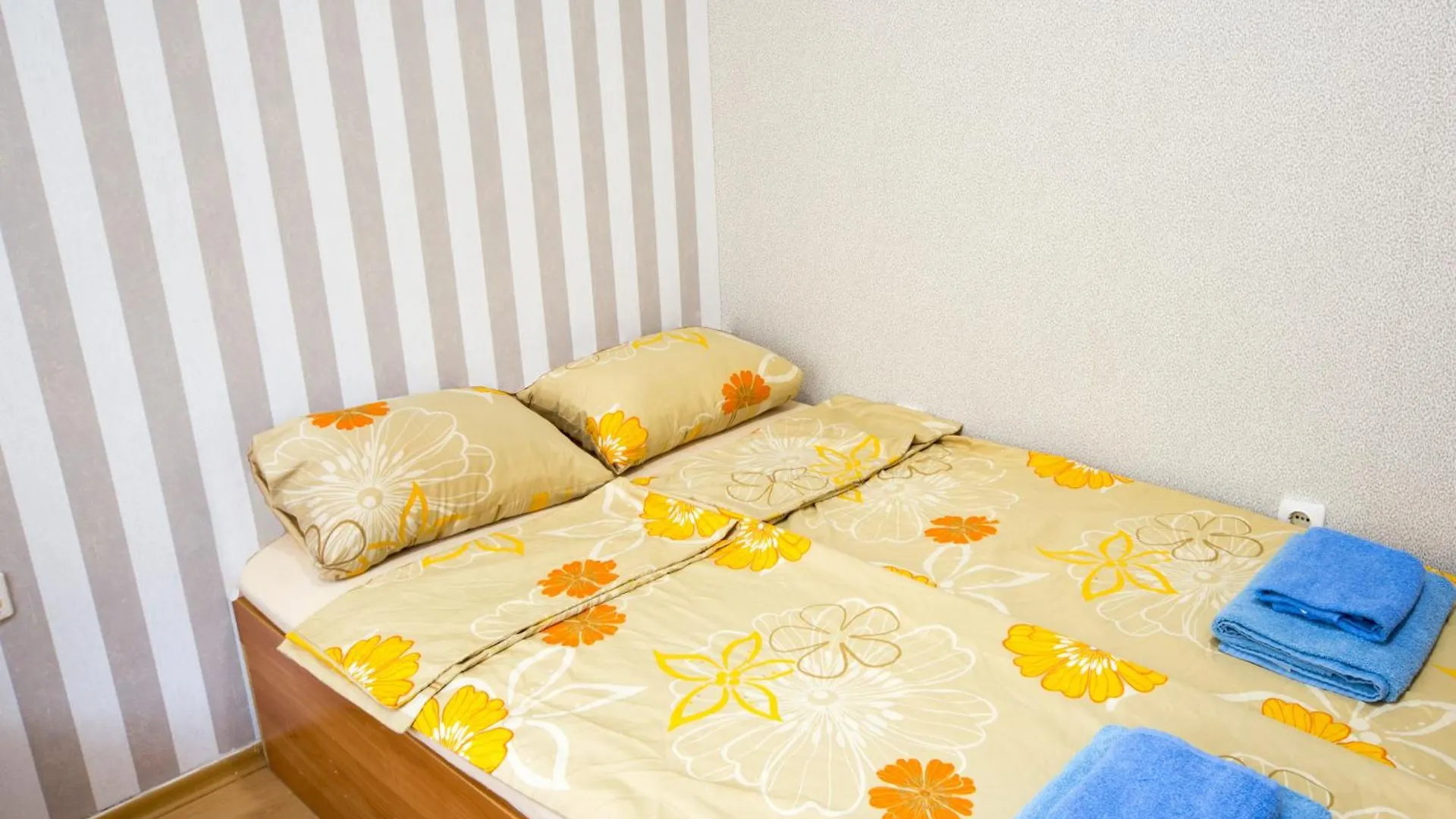 Apartment Downtown - 2 Separate Rooms - Relax - Up To 6 Guests Max Burgas